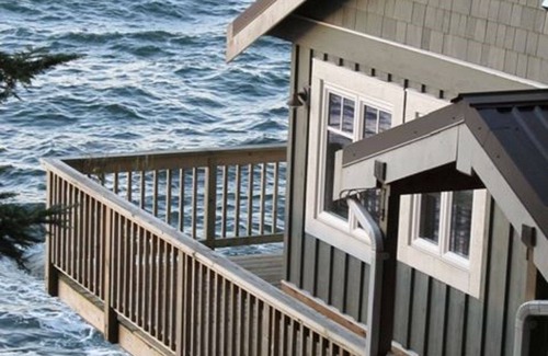 Stillwater Cottage | Exceptional waterfront cottage on Frolander Bay!
