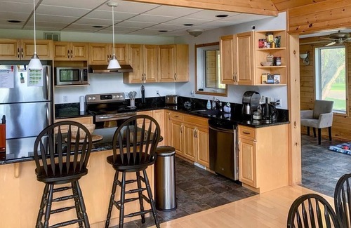 Lac du Bonnet House | Exceptional Year Round Cabin Retreat on the Winnipeg River
