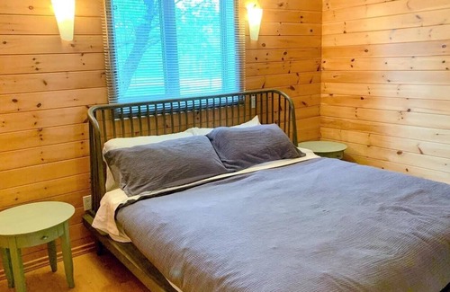 Lac du Bonnet House | Exceptional Year Round Cabin Retreat on the Winnipeg River
