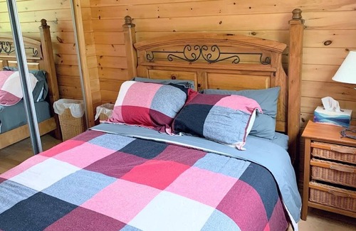 Lac du Bonnet House | Exceptional Year Round Cabin Retreat on the Winnipeg River