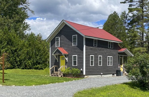 Wells House | Exceptionally clean and cute with 2 Queen Bedrooms