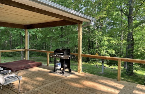 Lancaster House | Exceptionally clean, woodsy surroundings, hot tub, close to Hocking Hills!