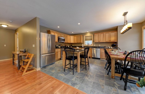 Alpine Village House | Exceptionally reviewed new country home with 3 bed, 3 bath, sleeping for 8