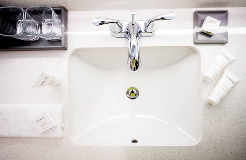 Circleville Hotel | Exciting Waterpark Escapade! 3 Beautiful Units with Free Parking!
