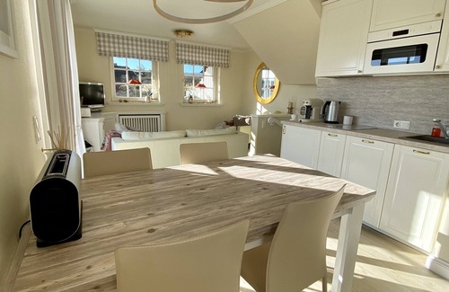 Rantum Apartment | Excl. 4 * - apartment in pffl. Thatched roof house & you. Watt view & 2 terraces
