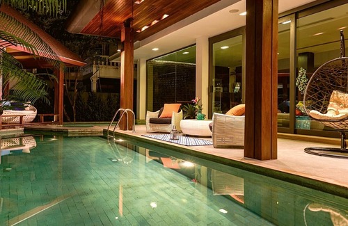 Khlong Tan Nuea Villa | Exclusive Waterfall Pool Vila in Bangkok