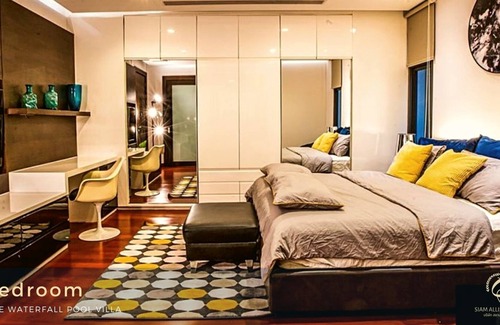 Khlong Tan Nuea Villa | Exclusive Waterfall Pool Vila in Bangkok