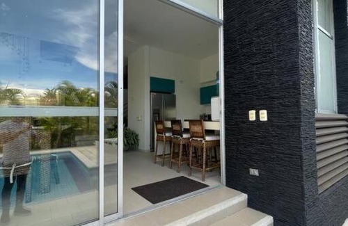 Girardot Villa | Exclusiva Casa Boutique Lagos del Peñon Club