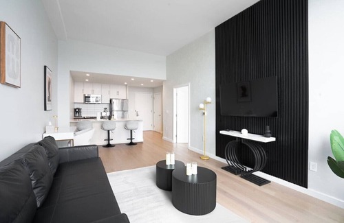 The Heights Apartment | Exclusive 1BR Apt with NYC View