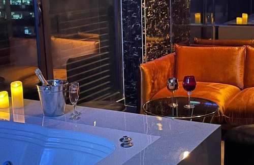 Antonio Narino Apartment | Exclusive 2 BR Loft + Jacuzzi & Great Amenities