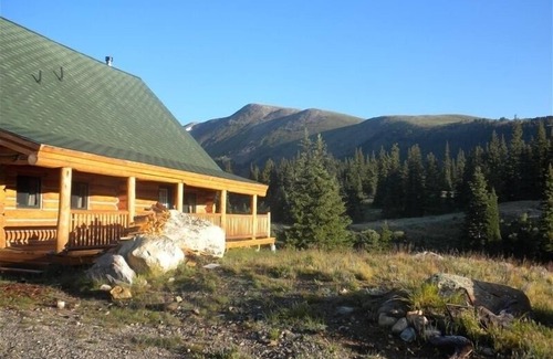 Valley of the Sun Cabin | Exclusive 23-Acre Rocky Mtn. Retreat - Featured in a Music Video! Unforgettable