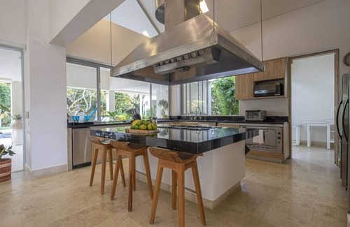 Cartagena Villa | Exclusive 5 Bedroom Mansion with Pool @ Zona Norte