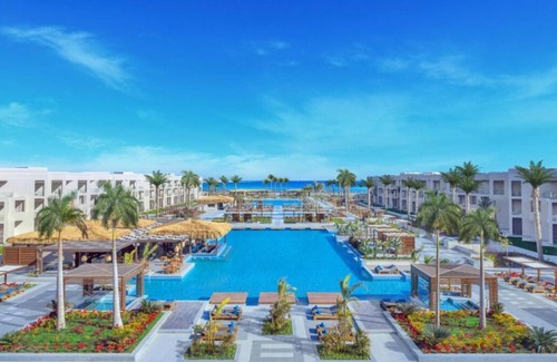 Soma Bay Hotel | Exclusive Beach Stay | Pools, Paddle Tennis, Spa, Snorkeling & More to Enjoy