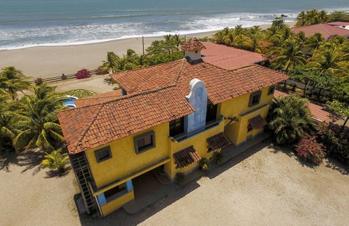 Pochomil House | Exclusive Beachfront Large Spanish Estate for up to 30 people, WiFi