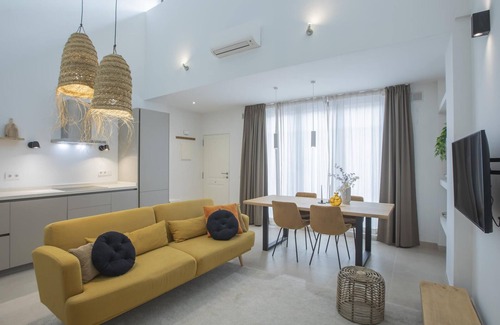 Plaza de Toros Vieja Apartment | Exclusive Central Loft-Style Apartment with 3 Bedrooms, Near Beach and Historic Center