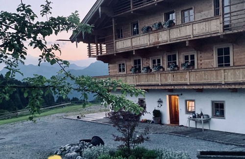 Erl Apartment | Exclusive chalet apartment with an open gallery