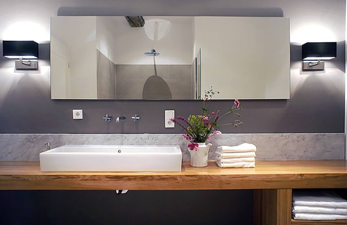 Mansie Condo | Exclusive equipment, luxury bathroom, wonderful gardens, WiFi, dogs allowed