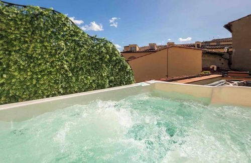 Santo Spirito Apartment | Exclusive Florence Getaway with Jacuzzi, Terraces & Concierge Services
