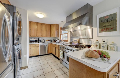 Princeton House | Exclusive in-Town Red House w Terrace and Backyard