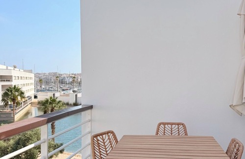 Telheiro Condo | Exclusive Lagos Penthouse, set in a condominium with pool, with Marina view