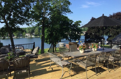 Powers Lake Villa | EXCLUSIVE LAKEFRONT with beach, beach house, piers, trampoline + sister villa