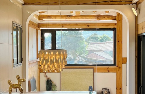 Jongno House | Exclusive Modern Hanok with Foot Spa & Grand View @Bukchon