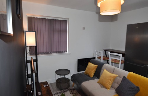 Hanham Apartment | Exclusive! Newly Refurbished 1-bed Apt, near Bristol City Centre,UK