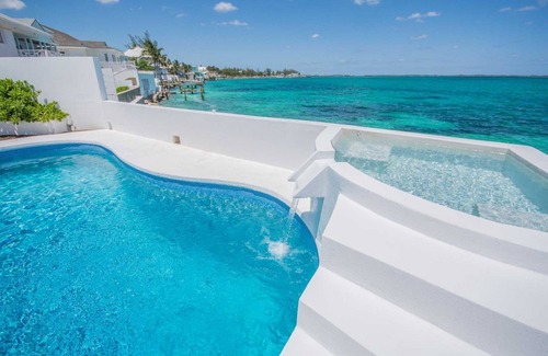 Eastern Road House | Exclusive Ocean Villa in Nassau