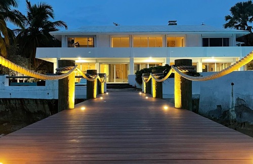 Eastern Road House | Exclusive Ocean Villa in Nassau