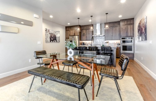 Hideout Condo | *Exclusive Offer–Complimentary Ski Rental* New Modern Ski Home | Private Hot Tub | 10 Mins to Lifts