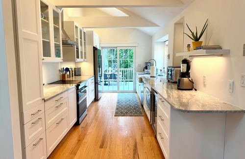 Edgartown House | Exclusive Oyster Pond Retreat With Private Beach Access and New Gourmet Kitchen