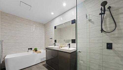 Ultimo Apartment | Exclusive Penthouse 3BR with Parking-Darling Harbour & ICC-10mins