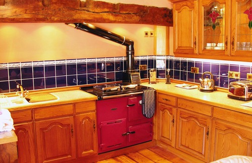 Hook Norton Cottage | Exclusive private outdoor Hot Tub for your use only.