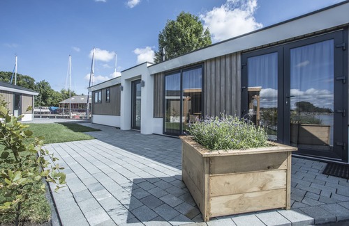 Bovenkarspel Ski Chalet | Exclusive recreation villa with beautiful views over the Markermeer
