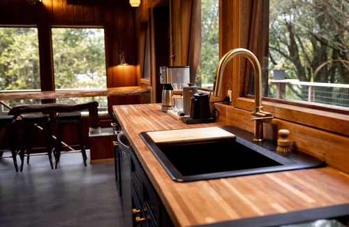 Gold Beach Cabin | Exclusive River Escape on the Coast - Hot Tub, Woods, & Newly Renovated