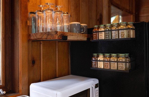Gold Beach Cabin | Exclusive River Escape on the Coast - Hot Tub, Woods, & Newly Renovated