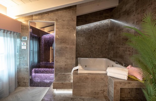 Rivotorto Apartment | Exclusive suite in Assisi with indoor whirlpool and steam room
