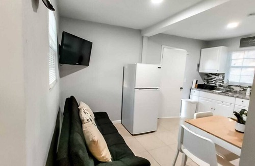 Tampa Apartment | "Exclusive Unit: Sleeps 3, Central Location"