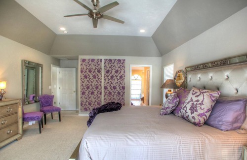 Kings Lake House | Exclusive vacation home with gorgious lake view, close to beaches and downtown