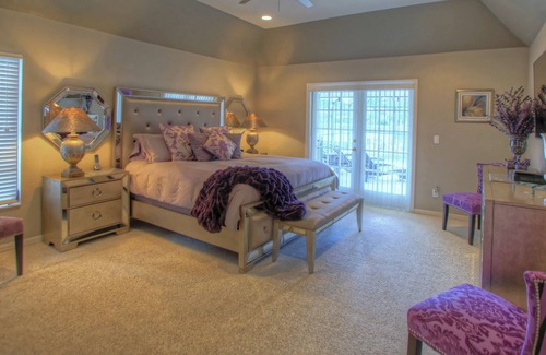 Kings Lake House | Exclusive vacation home with gorgious lake view, close to beaches and downtown