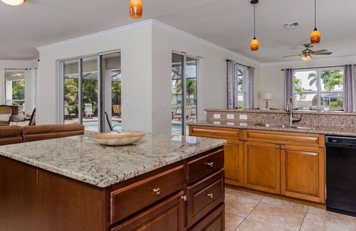 Yacht Club Villa | Exclusive villa 5,200 SF,7BR,pool/central loc./5min. Beach/boat 3 min Gulf