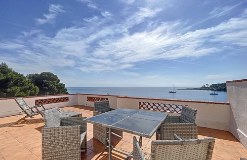 Cap-d'Antibes Villa | Exclusive villa for 8 in Cap d'Antibes seafront