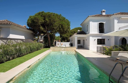 Urbanizacion Marbessa Villa | Exclusive Villa Lioness with large pool, big lawn and jacuzzi