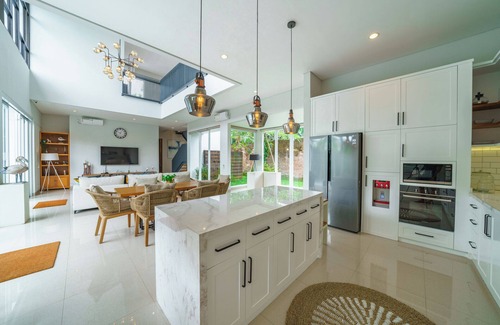 Batu Bolong Villa | Exclusive Villa with Breathtaking Views, Bali Villa 2200