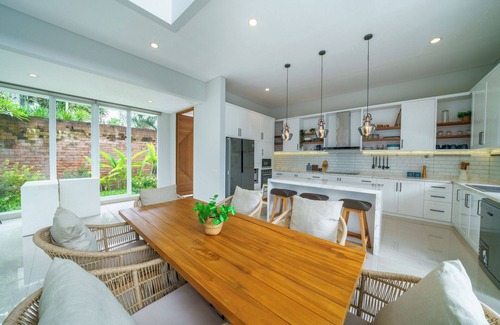 Batu Bolong Villa | Exclusive Villa with Breathtaking Views, Bali Villa 2200