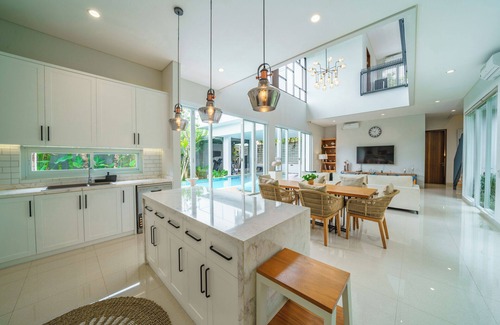 Batu Bolong Villa | Exclusive Villa with Breathtaking Views, Bali Villa 2200