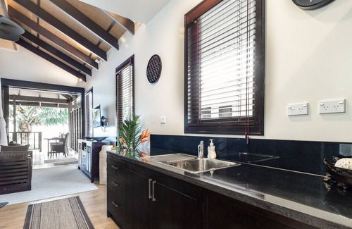 Arorangi Villa | Exclusively for adults, Serenity Villas #3 - Beachfront Bliss