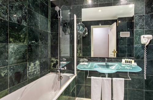 Distrito Norte Sierra Hotel | Exe Las Adelfas Hotel