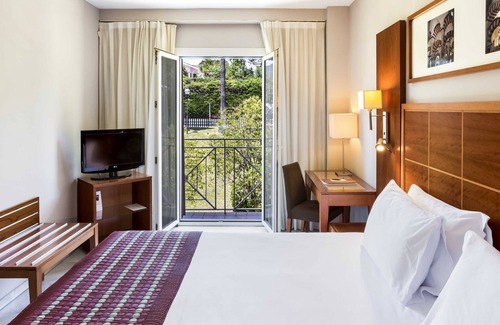 Distrito Norte Sierra Hotel | Exe Las Adelfas Hotel