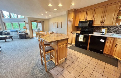 Lutsen House | Exec on Mtn Ski in out In unit Sauna Pool Hot Tub